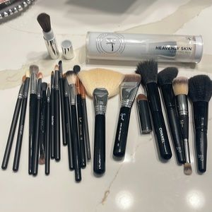 Makeup brush bundle.  All but 2 were never used.